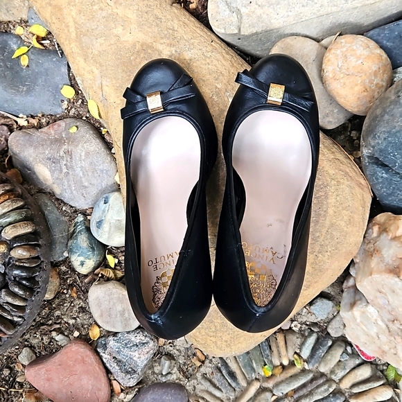 Vince Camuto wedge heel pump with bow - Picture 5 of 8